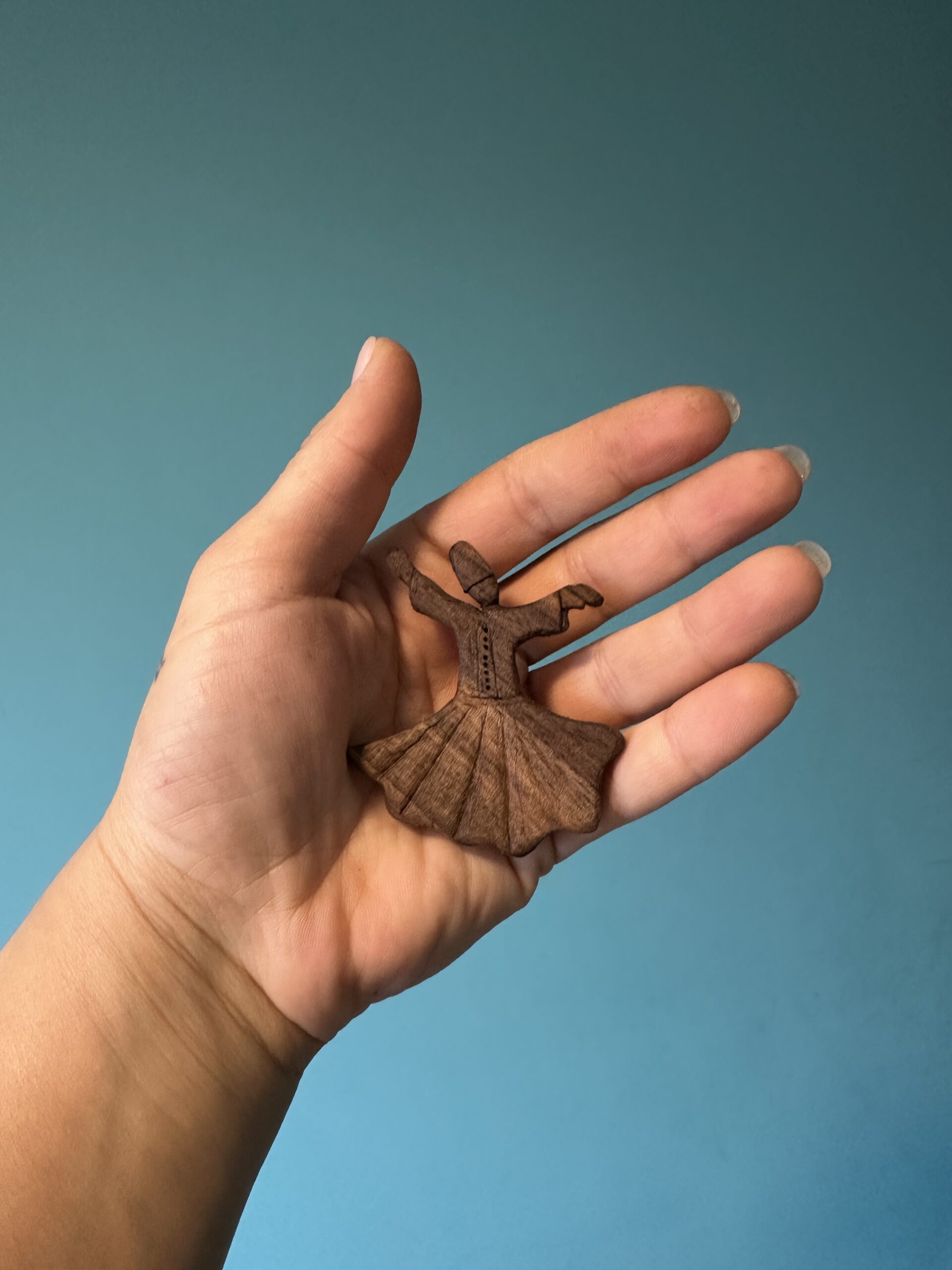 Galerij Small wooden dervish figure pendant on a cord necklace